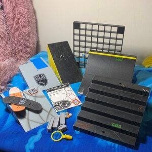 Tech Deck Fingerboard Skate Park Set with Accessories